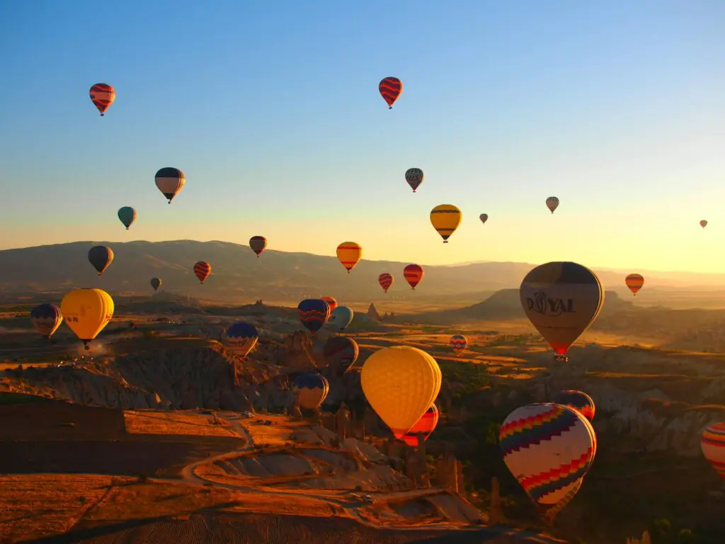 Hot Air Balloon Skydiving Explained: Legalities, Safety, and Thrills