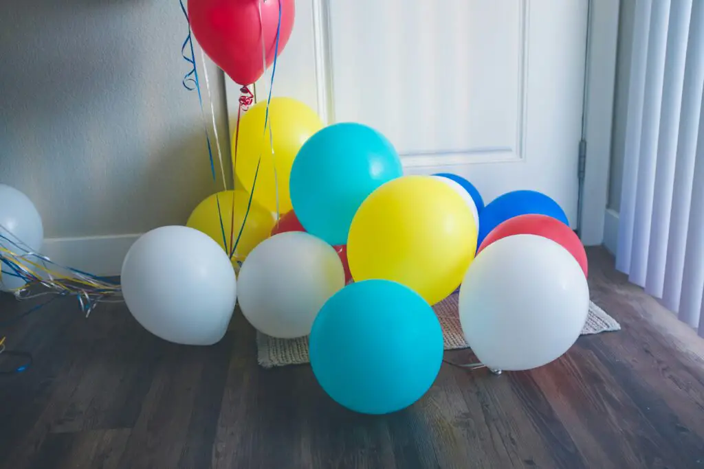 Instead of using balloons, many are switching to safer alternatives such as party poppers, tree plantings, or biodegradable balloons.